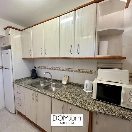 Domuum Holidays - Augusta Family דירה *